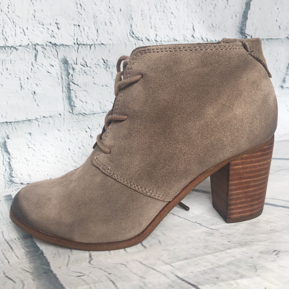 TOMS lace up suede booties ombré tip Size 7